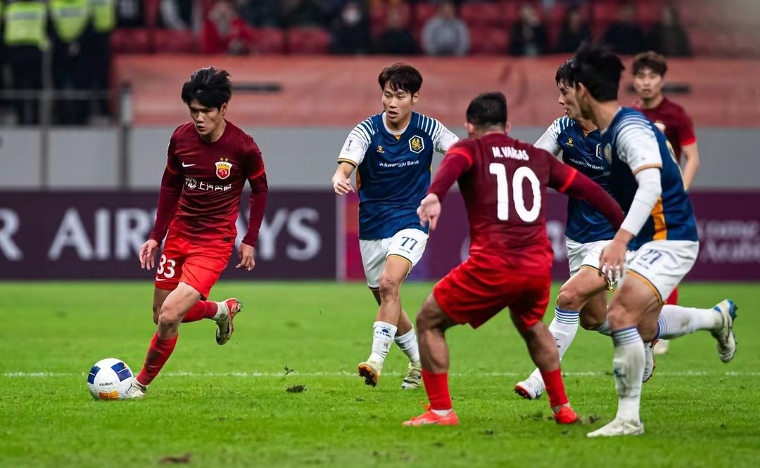 好博体育-赛地聚焦：亚冠今晨热度飙升，里昂门线救险，赛场秩序良好，身体对抗强度拉满